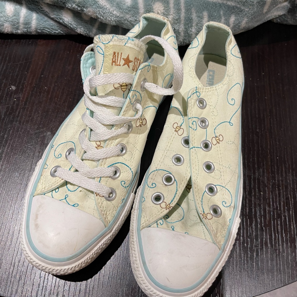 Chuck Taylor Converse - Bee Print (Ladies Size 8)